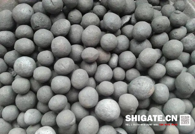 煉鐵過程實質(zhì)上是將鐵從其自然形態(tài)——礦石等含鐵化合物中還原出來的過程。煉鐵方法主要有高爐法、直接還原法、熔融還原法等，其原理是礦石在特定的氣氛中（還原物質(zhì)CO、H2、C；適宜溫度等）通過物化反應(yīng)獲取還原后的生鐵。生鐵除了少部分用于鑄造外，絕大部分是作為煉鋼原料。  高爐煉鐵是現(xiàn)代煉鐵的主要方法，鋼鐵生產(chǎn)中的重要環(huán)節(jié)。這種方法是由古代豎爐煉鐵發(fā)展、改進(jìn)而成的。盡管世界各國研究發(fā)展了很多新的煉鐵法，但由于高爐煉鐵技術(shù)經(jīng)濟指標(biāo)良好，工藝簡單，生產(chǎn)量大,勞動生產(chǎn)率高,能耗低，這種方法生產(chǎn)的鐵仍占世界鐵總產(chǎn)量的95％以上。  煉鐵工藝是是將含鐵原料（燒結(jié)礦、球團(tuán)礦或鐵礦）、燃料（焦炭、煤粉等）及其它輔助原料（石灰石、白云石、錳礦等）按一定比例自高爐爐頂裝入高爐，并由熱風(fēng)爐在高爐下部沿爐周的風(fēng)口向高爐內(nèi)鼓入熱風(fēng)助焦炭燃燒（有的高爐也噴吹煤粉、重油、天然氣等輔助燃料），在高溫下焦炭中的碳同鼓入空氣中的氧燃燒生成的一氧化碳和氫氣。  原料、燃料隨著爐內(nèi)熔煉等過程的進(jìn)行而下降，在爐料下降和上升的煤氣相遇，先后發(fā)生傳熱、還原、熔化、脫炭作用而生成生鐵，鐵礦石原料中的雜質(zhì)與加入爐內(nèi)的熔劑相結(jié)合而成渣，爐底鐵水間斷地放出裝入鐵水罐，送往煉鋼廠。同時產(chǎn)生高爐煤氣，爐渣兩種副產(chǎn)品，高爐渣鐵主要礦石中不還原的雜質(zhì)和石灰石等熔劑結(jié)合生成，自渣口排出后，經(jīng)水淬處理后全部作為水泥生產(chǎn)原料；產(chǎn)生的煤氣從爐頂導(dǎo)出，經(jīng)除塵后，作為熱風(fēng)爐、加熱爐、焦?fàn)t、鍋爐等的燃料。