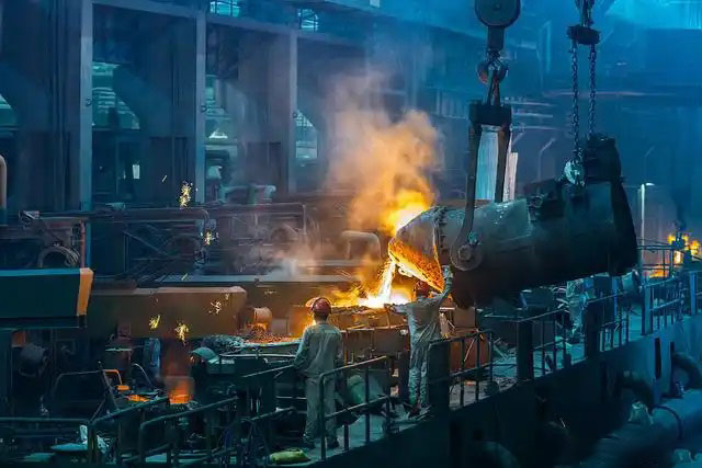 鋼鐵行業(yè)是全球工業(yè)體系中的重要支柱之一,其產(chǎn)品廣泛應(yīng)用于基礎(chǔ)設(shè)施建設(shè)、機(jī)械制造、汽車工業(yè)等領(lǐng)域。隨著全球工業(yè)化進(jìn)程的不斷深入,鋼鐵行業(yè)呈現(xiàn)出國際化競爭格局。在眾多鋼鐵制造企業(yè)中,有6家公司以其出色的經(jīng)營業(yè)績和強(qiáng)大的市場地位脫穎而出,成為了世界鋼鐵制造業(yè)的領(lǐng)軍企業(yè)。