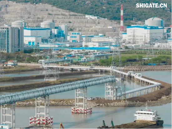 1月1日，國(guó)務(wù)院國(guó)資委新聞中心發(fā)布2024年度央企十大“超級(jí)工程”和央企十大“國(guó)之重器”，河鋼集團(tuán)舞鋼公司參與研制的我國(guó)首個(gè)工業(yè)用途核能供汽項(xiàng)目“和氣一號(hào)”和中俄東線天然氣管道工程、中國(guó)南極秦嶺站，我國(guó)自主設(shè)計(jì)建造的首艘大洋鉆探船“夢(mèng)想”號(hào)、亞洲首艘圓筒型海上油氣加工廠“海葵一號(hào)”、我國(guó)自主研制的更大直徑盾構(gòu)機(jī)“江海號(hào)”分別入選。